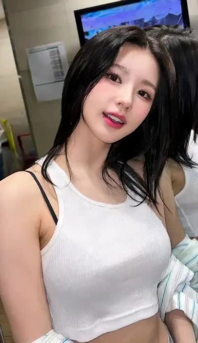 Miyeon - shows tits