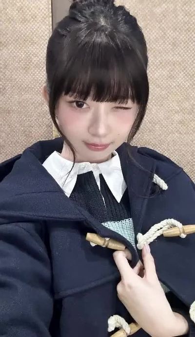 Rei - shows tits