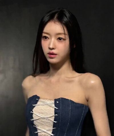 YooA - sucking deep