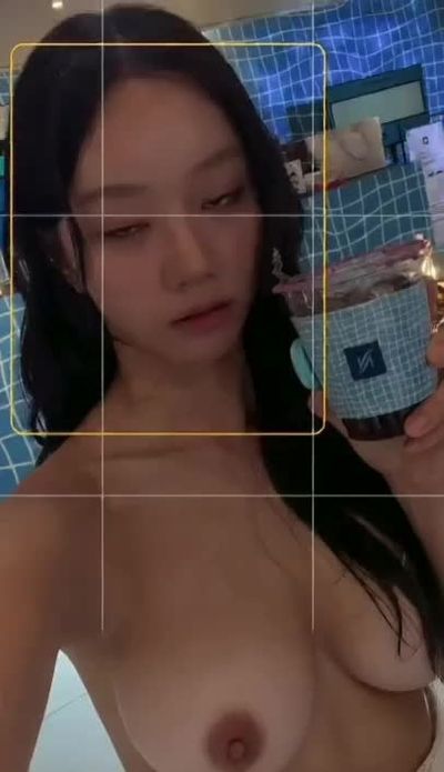 Hyeri - naked