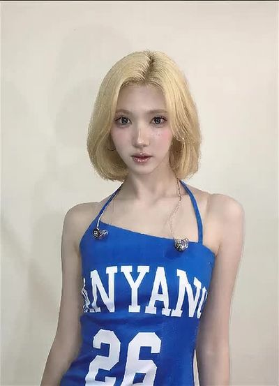 Jiwoo - shows tits
