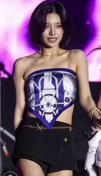 Yeji - shows tits