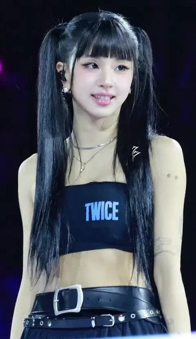 Chaeyoung - shows tits