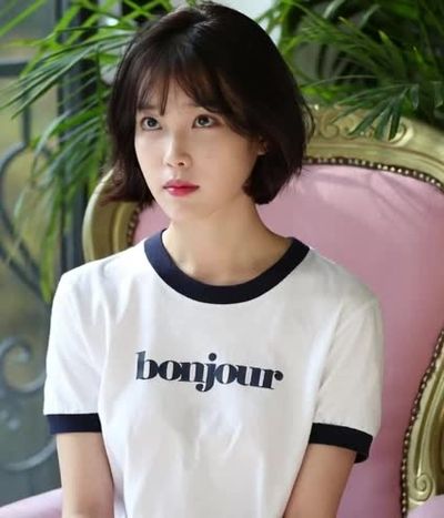 IU - shows tits