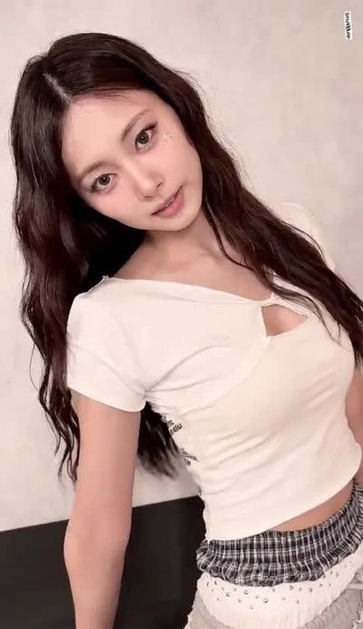 Tzuyu - threesome