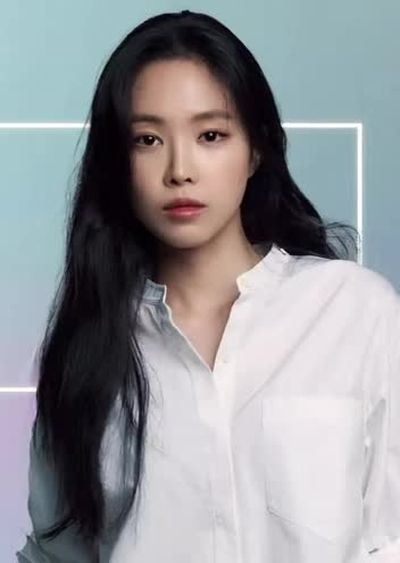 Naeun - shows tits