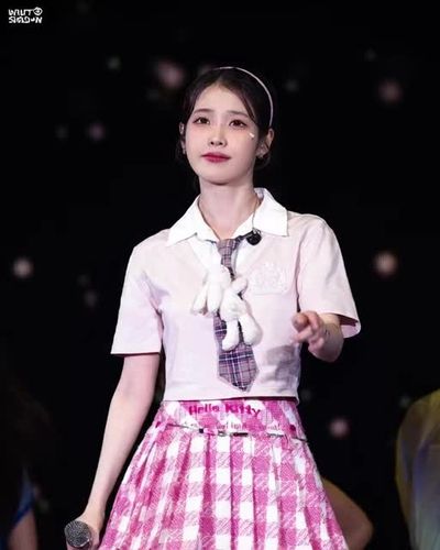 IU - sucking tits