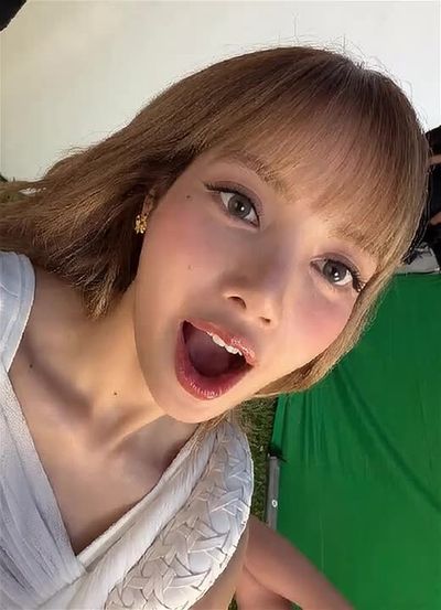 Lisa - sucking deep
