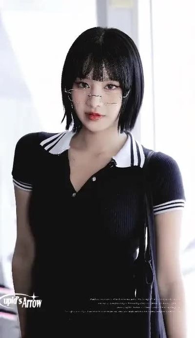 Natty - shows tits