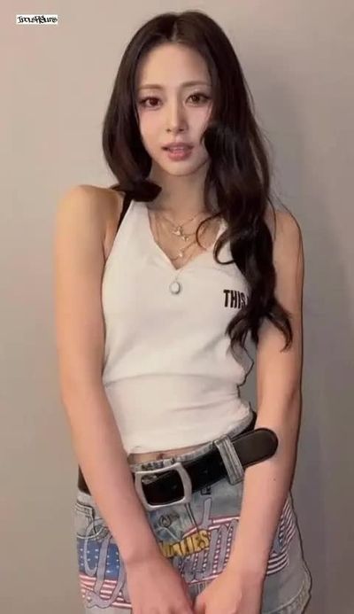 Tzuyu - using dildo