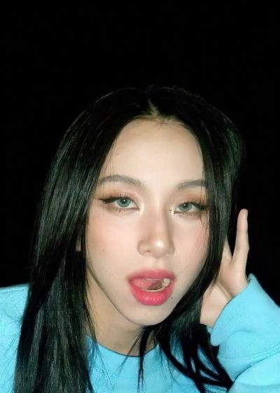Chaeyoung - gives handjob