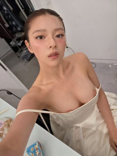 Jeongyeon - naked