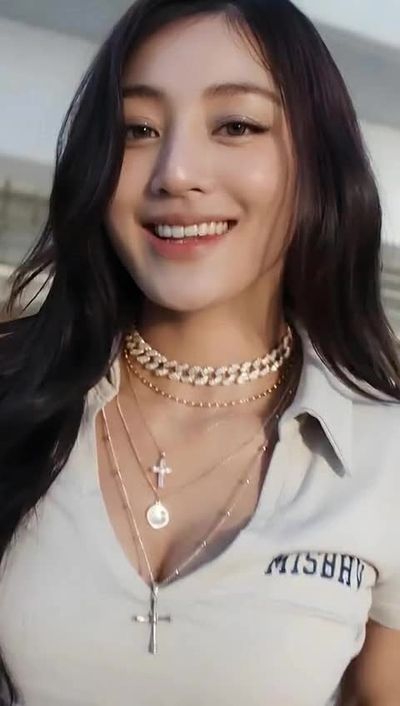 Jihyo - shows tits