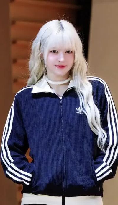Lily - shows tits