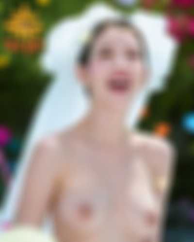 IU - naked wedding 