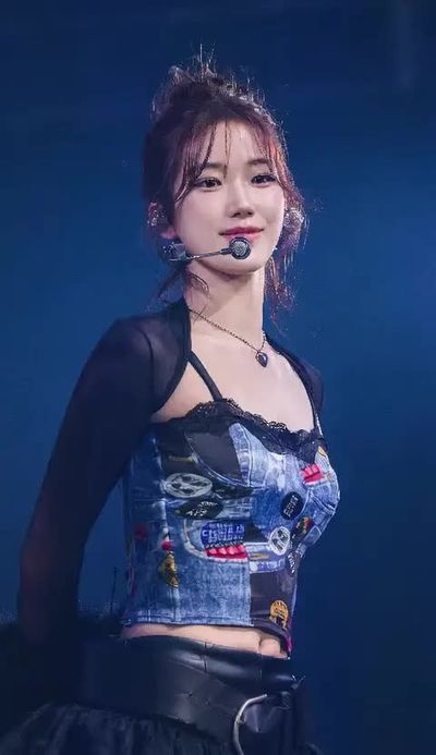 Kazuha - shows tits
