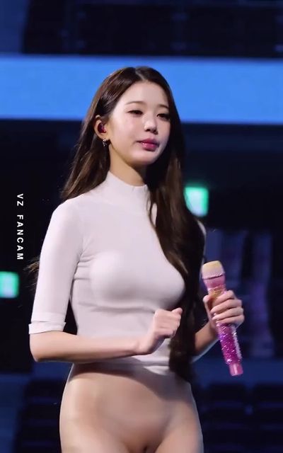 Wonyoung - shows pussy