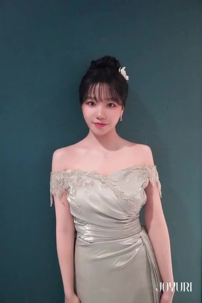 Yuri - shows boobs