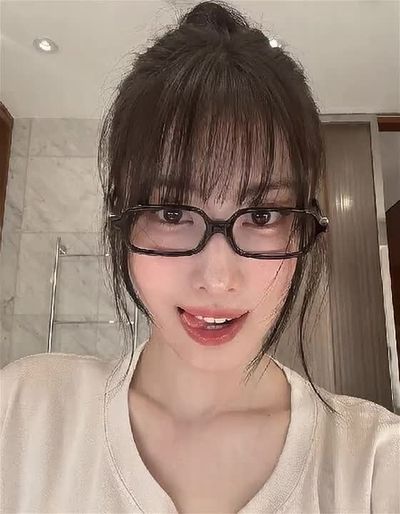 Momo - bukkake