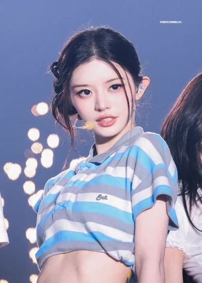 Minju - shows tits
