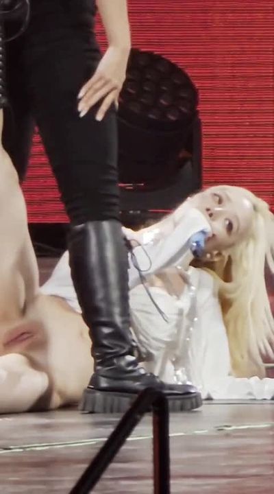 Winter - naked on stage