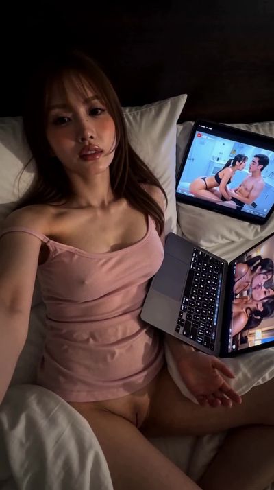 Momo - play with pussy
