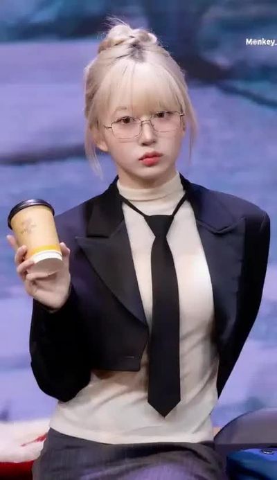 Haewon - shows tits
