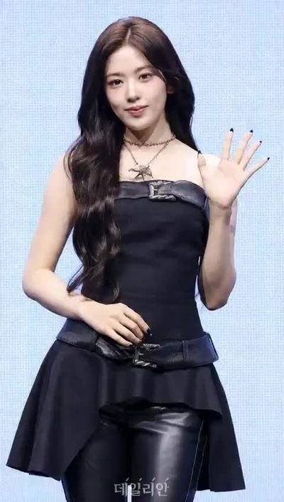 Yujin - doggy style