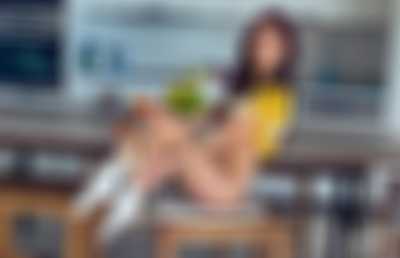Park Gyuri - takes off panties