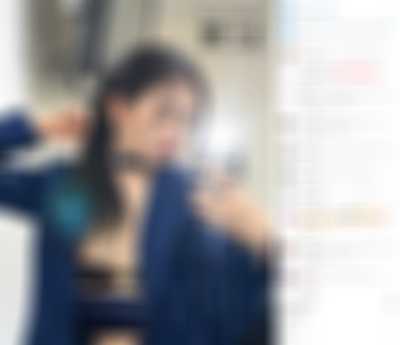Yujin - shows tits