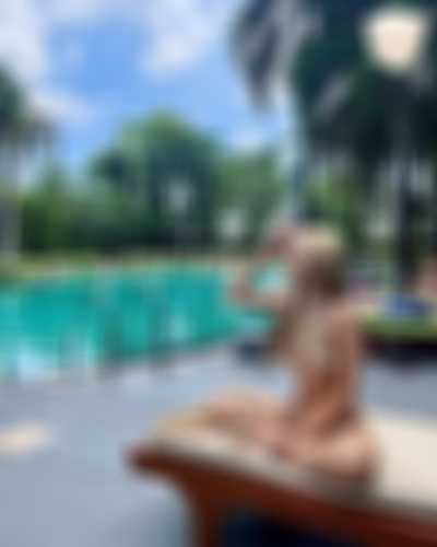 Sorn - public nude