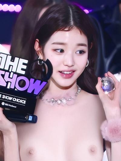 Wonyoung - shows tits stage