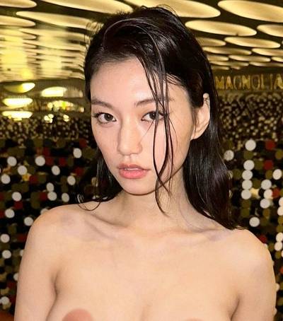 Doyeon - shows tits