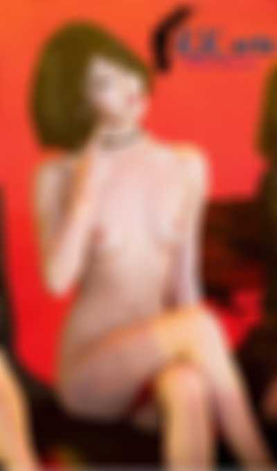 IU - naked on stage